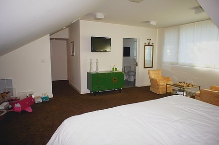 Enlarge photo 80