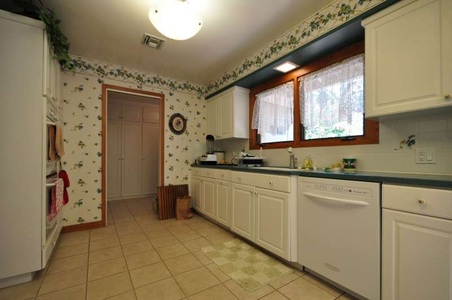 Enlarge photo 19