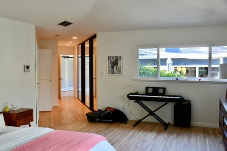 Enlarge photo 98