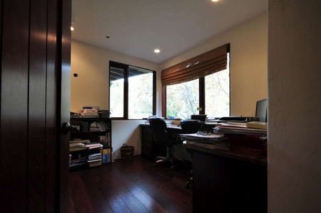 Enlarge photo 35