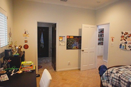 Enlarge photo 69