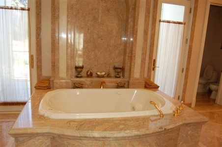 Enlarge photo 118