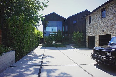 Enlarge photo 2