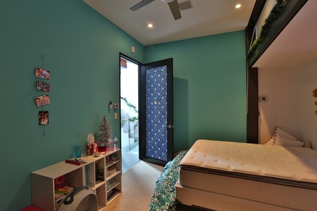 Enlarge photo 30