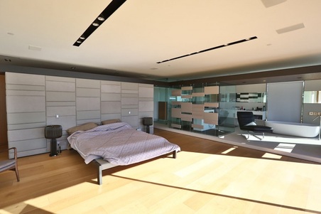 Enlarge photo 46