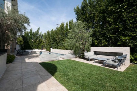 Enlarge photo 71