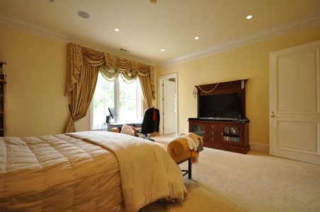 Enlarge photo 57