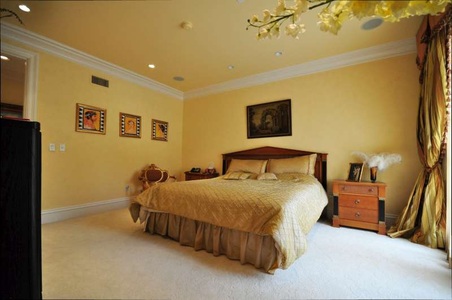 Enlarge photo 69