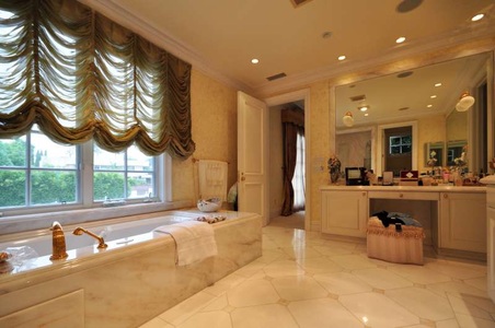 Enlarge photo 71