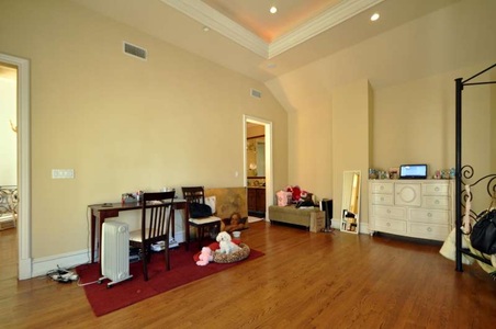 Enlarge photo 56
