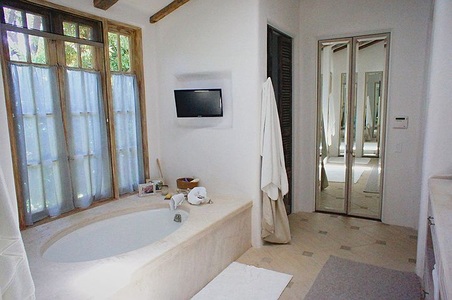 Enlarge photo 86