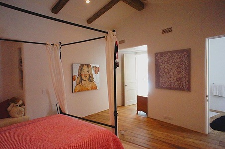 Enlarge photo 105