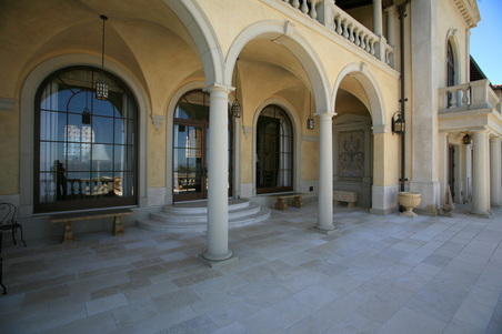 Enlarge photo 80