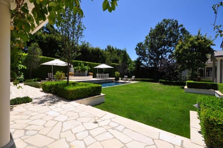 Enlarge photo 79