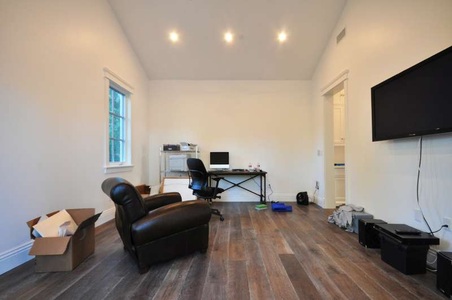 Enlarge photo 106