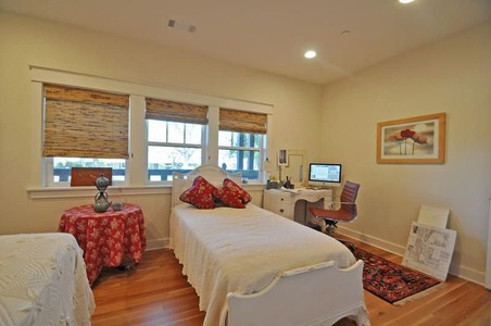 Enlarge photo 54