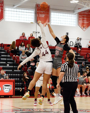 Morton Var Girls B-ball vs Champaign Cen