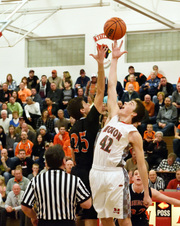 Morton Var Boys B-ball vs Washington