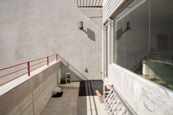 Enlarge photo 56