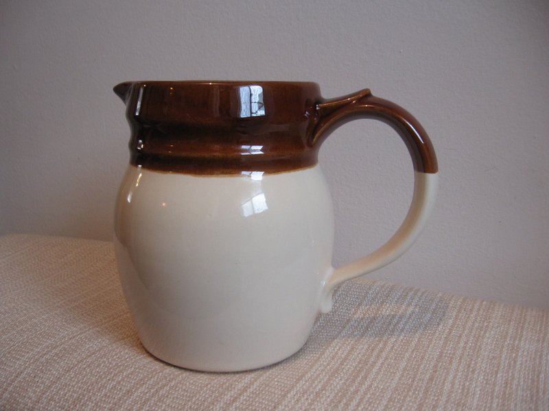 22 POTTERY PITCHER MC COY USA #1272