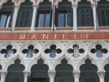 Enlarge photo 79