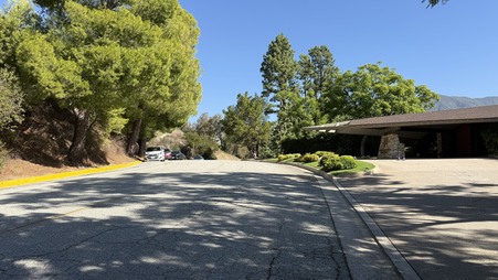 Valet Area & Parking Lot