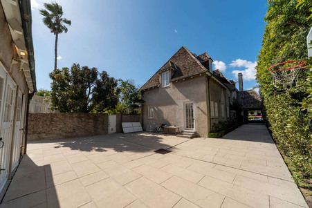 Enlarge photo 24
