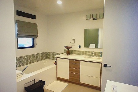Enlarge photo 54