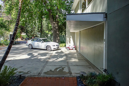 Enlarge photo 2