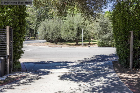Enlarge photo 23