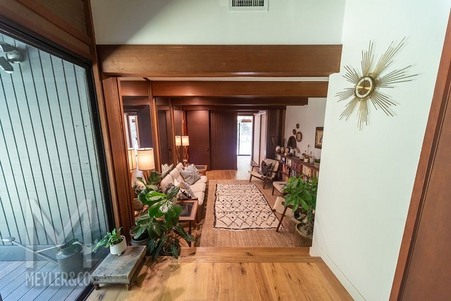 Enlarge photo 54