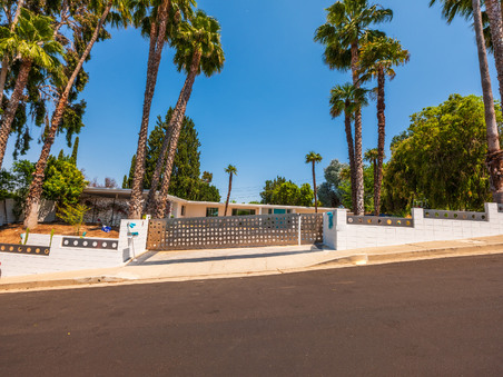 437 - Woodland Hills