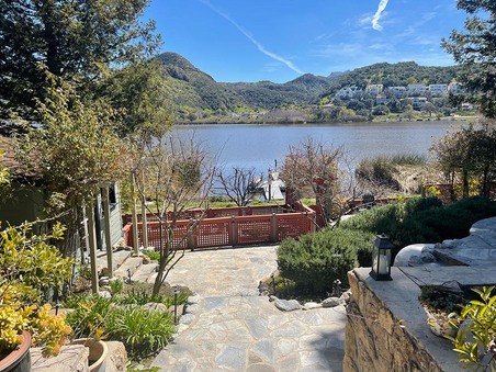 Enlarge photo 19