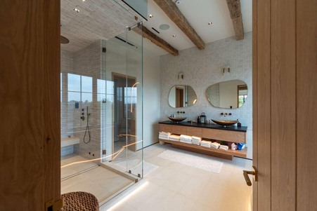 Enlarge photo 113