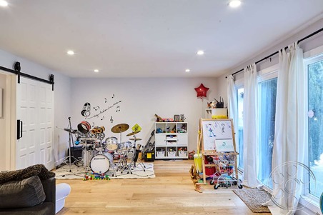 Enlarge photo 24