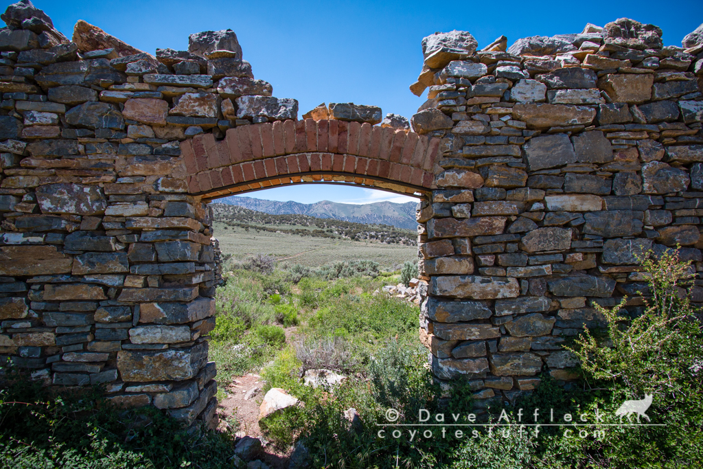 Arched entry, Wells Fargo Office