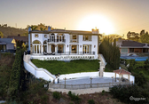 HOLLYWOOD HILLS HOUSE