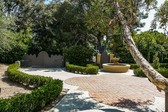 Enlarge photo 1
