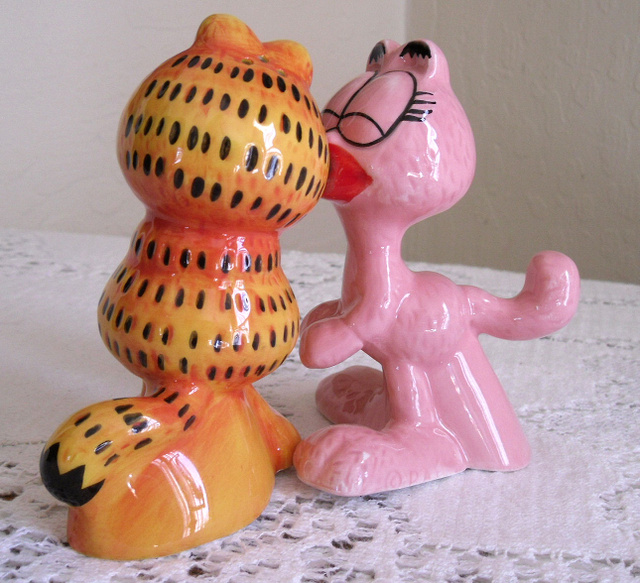 GARFIELD SALT AND PEPPER SHAKERS, Garfield and Arlene  