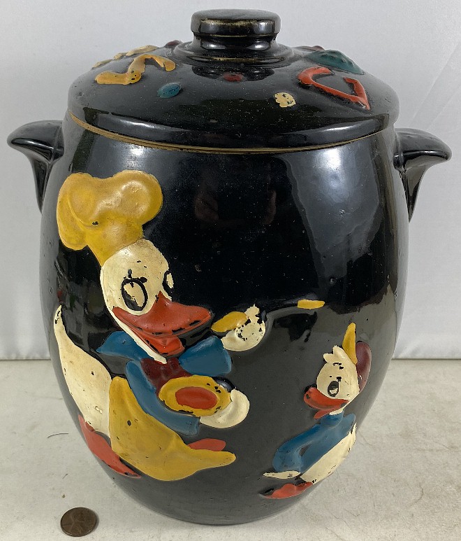 Vintage 1950's Disney Donald Duck Embossed Stoneware Cookie Jar 10