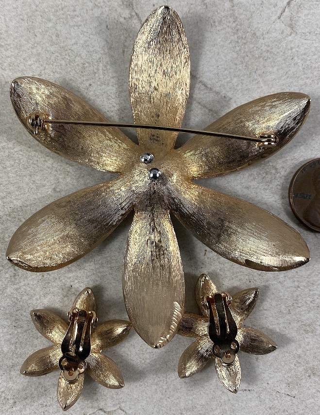 ピアス　No.4443 Vintage 1950's Pat 156452 Brushed Goldtone & Silvertone Pin