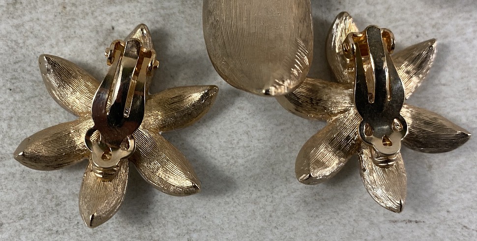 ピアス　No.4443 Vintage 1950's Pat 156452 Brushed Goldtone & Silvertone Pin