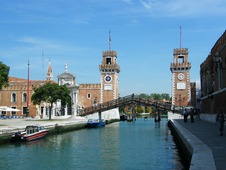Enlarge photo 90