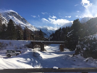 Influencer snow shooting 2025