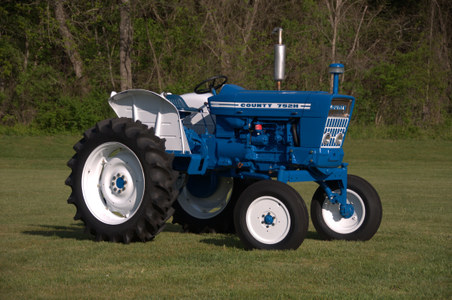 County 752 H Tractor Raw Images