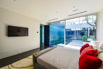Enlarge photo 38