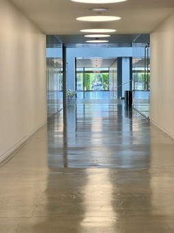 Enlarge photo 19