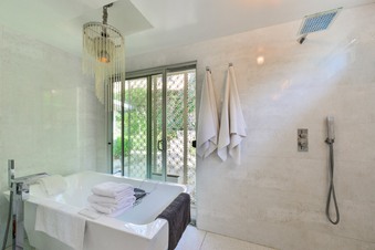 Enlarge photo 44