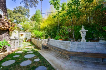 Enlarge photo 70