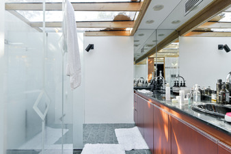 Enlarge photo 35